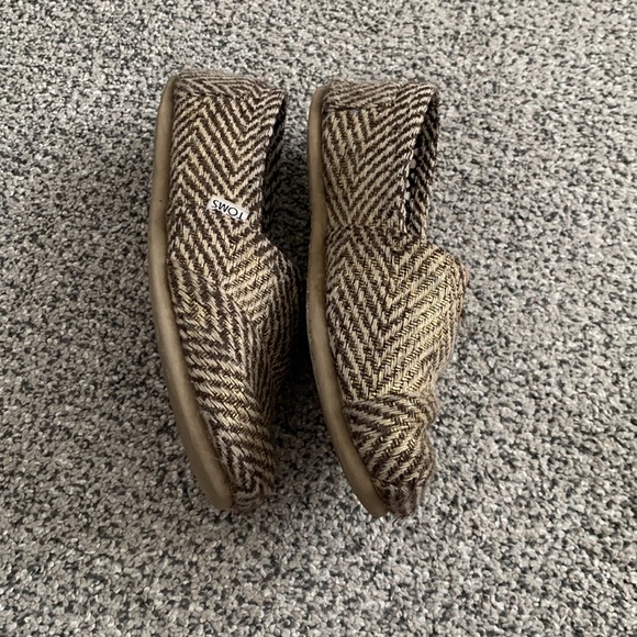 Gold Herringbone Tom’s - Picture 4 of 6